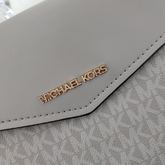 MK Envelope Large Clutch/Wrislet NWOT Gorgeous elegant thin wrislet - Picture 2 of 7